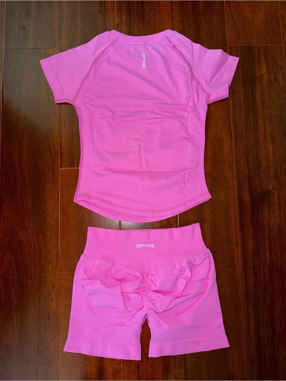 Dfyne Impact set in pink sz small - Picture 2 of 2